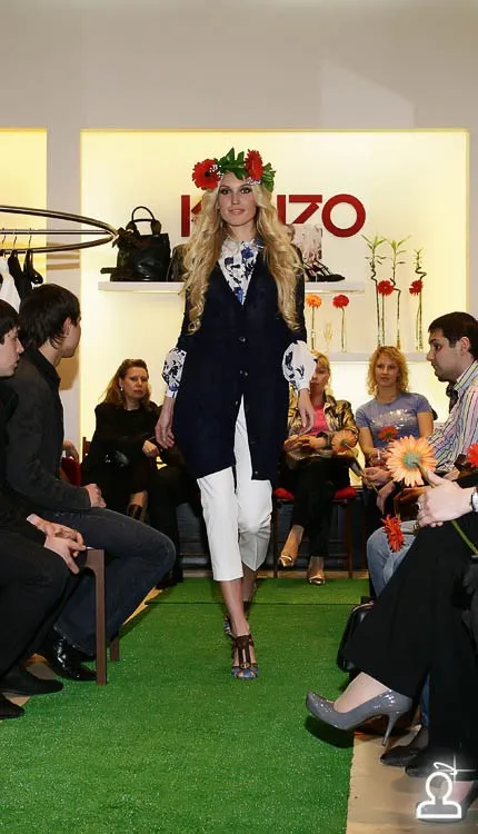 Показ KENZO