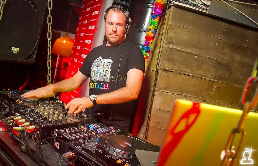 FREE2B / Dj Mark Moh