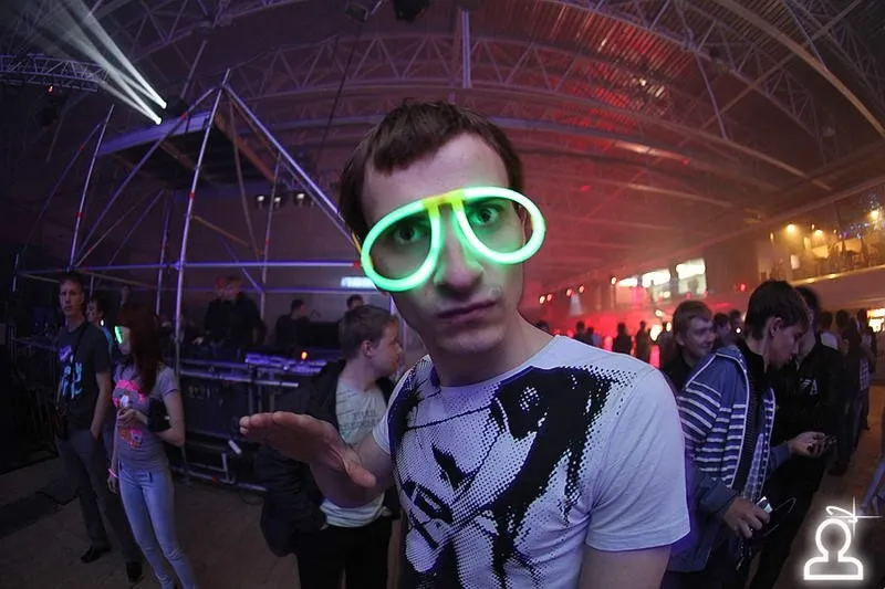 AERODROM: RAVE TERMINAL