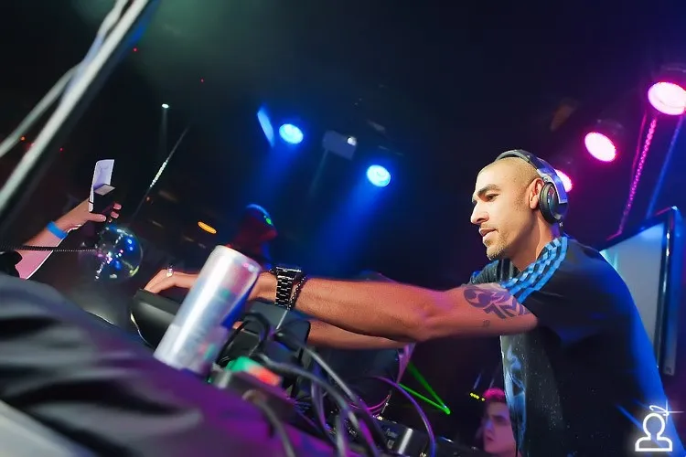 SunVibes Evolution 2011 PreParty / LEEROY THORNHILL