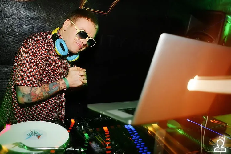 DJ SIMON