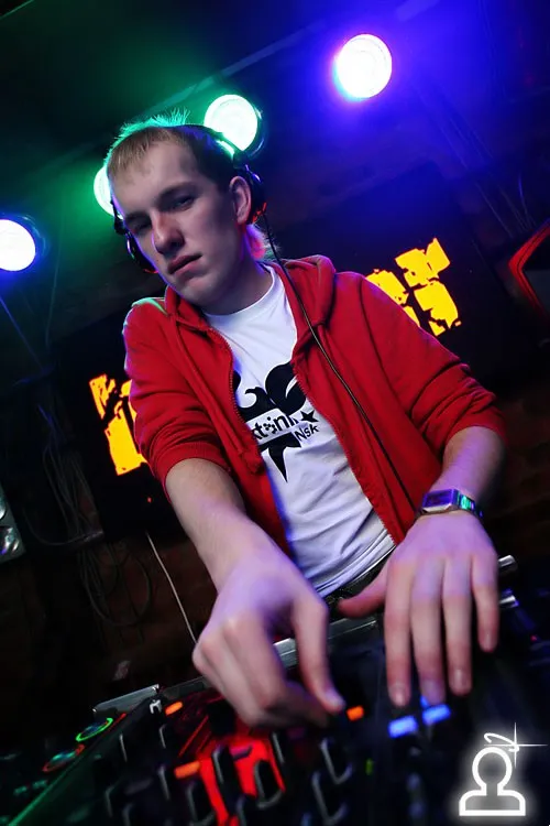 JumpStyle vs TecktOnik