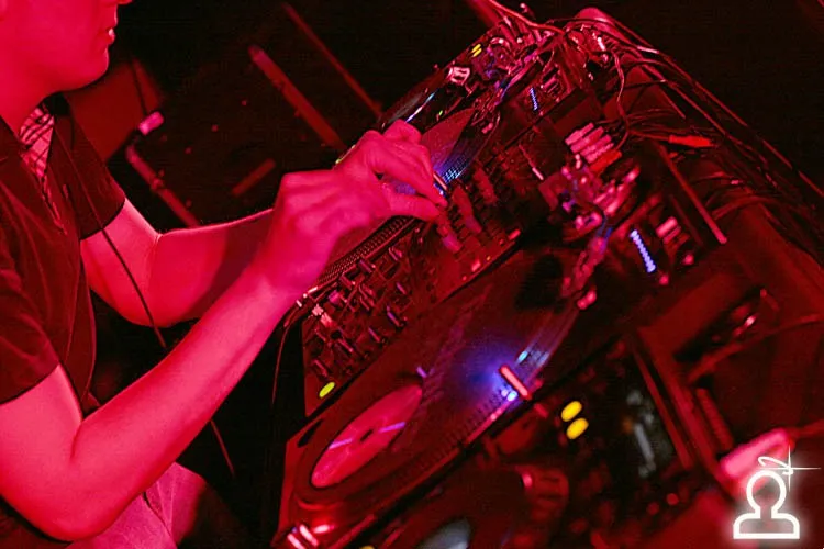 RAVE F-4