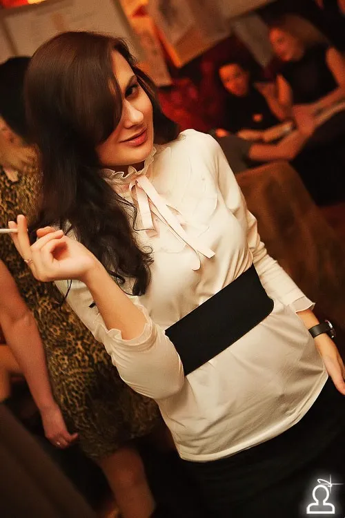 DJ SHE
