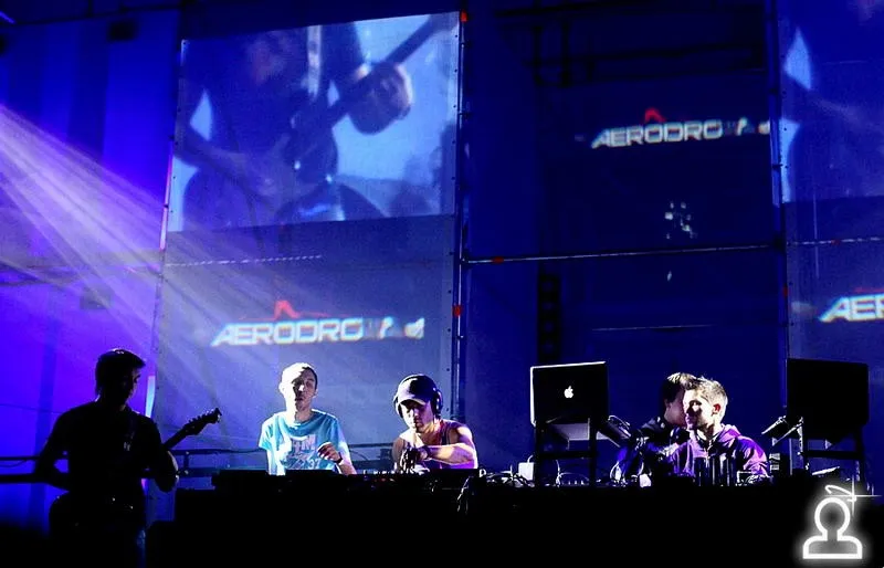 AERODROM: RAVE TERMINAL