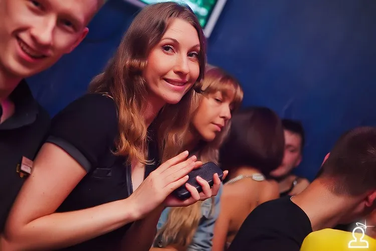 Танцы на барной стойке