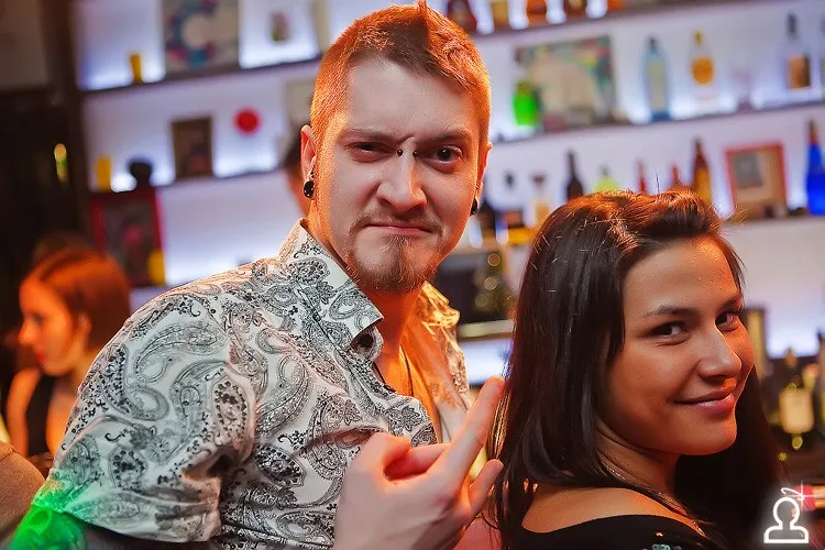 Танцы на барной стойке