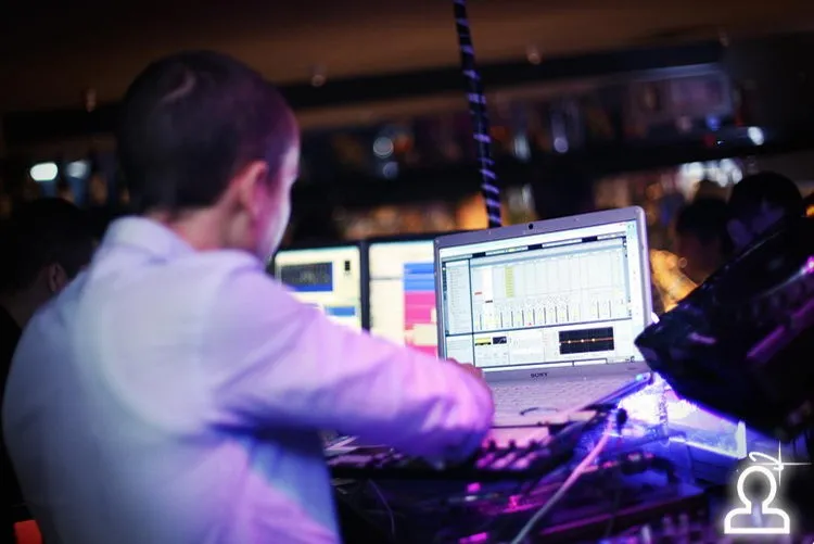BLOCKBASSTER / 813