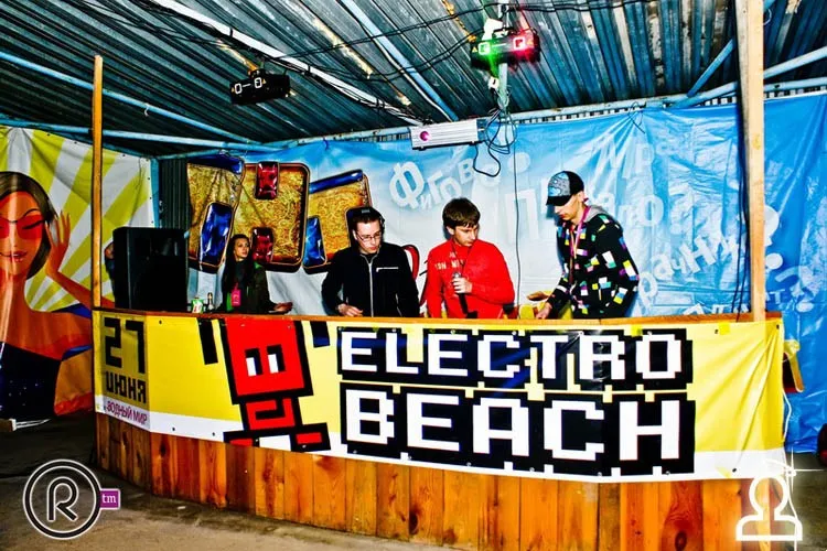 Electrobeach / The Game