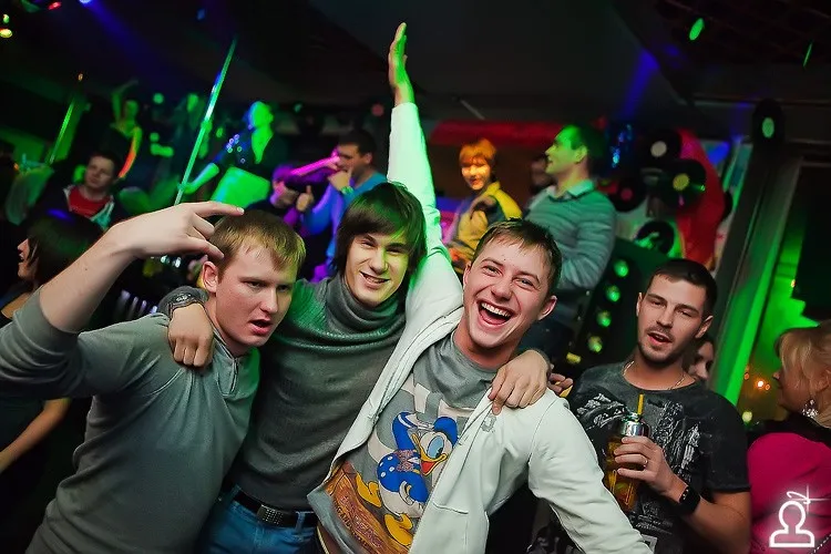 Танцы на барной стойке
