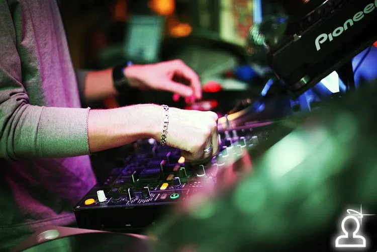 BLOCKBASSTER / 813