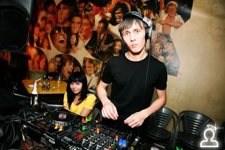 Dj Cross