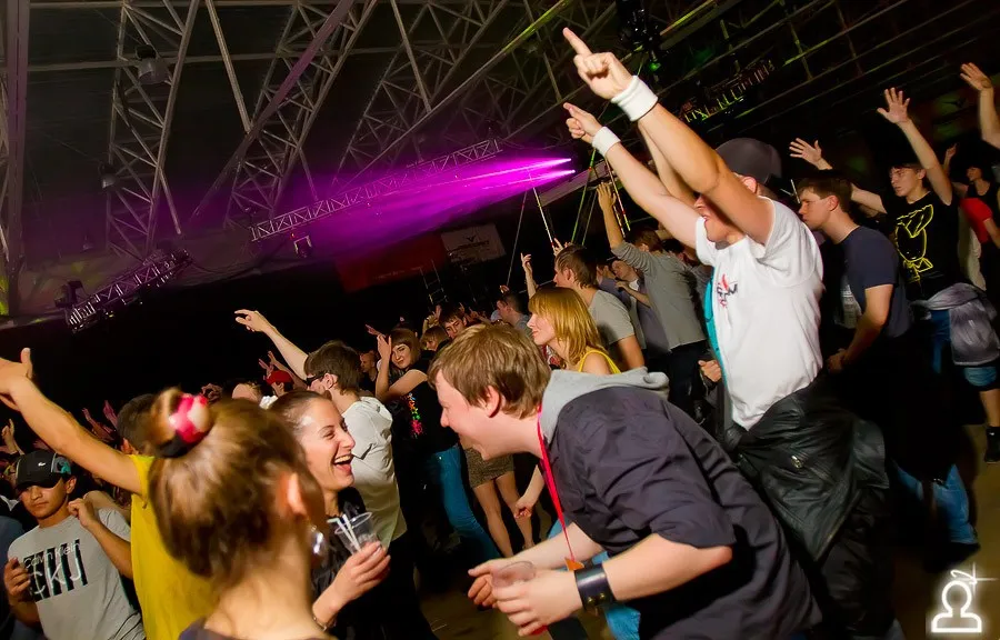 AERODROM: RAVE TERMINAL