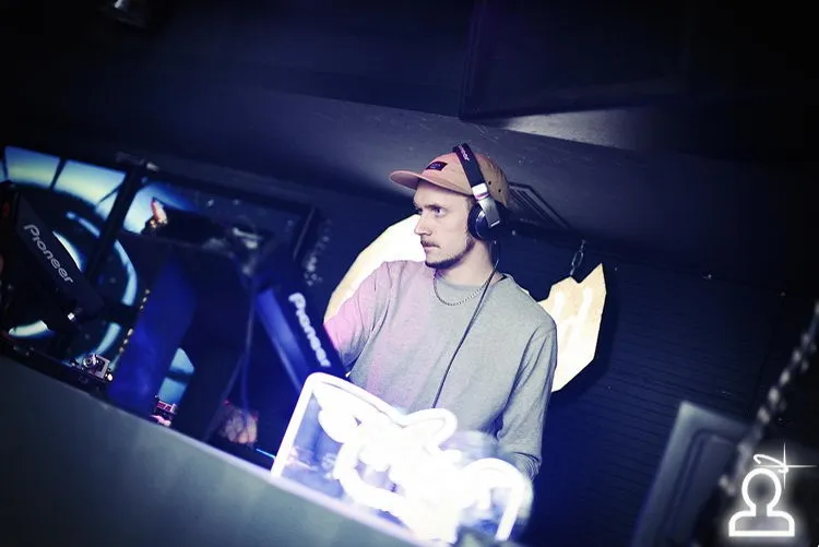 BLOCKBASSTER / 813