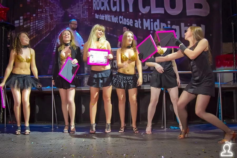 SHAKE IT PARTY