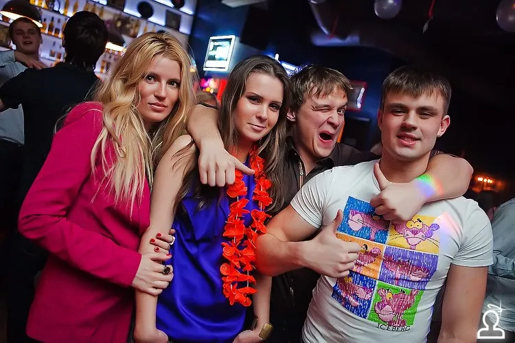Танцы на барной стойке