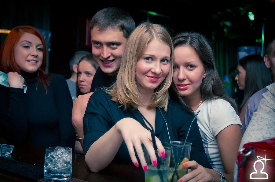 Танцуют все