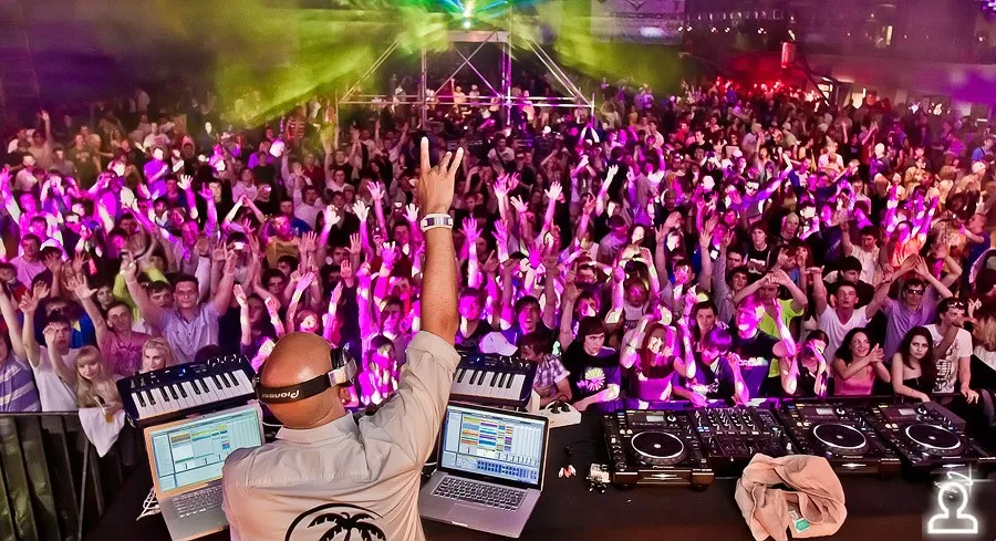 AERODROM: RAVE TERMINAL