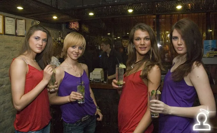 Malibu Party, показ от магазина Kotton в ресторане Tinkoff