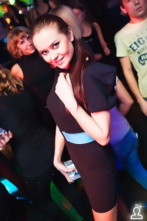 DJ SHE