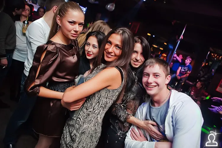 Танцы на барной стойке