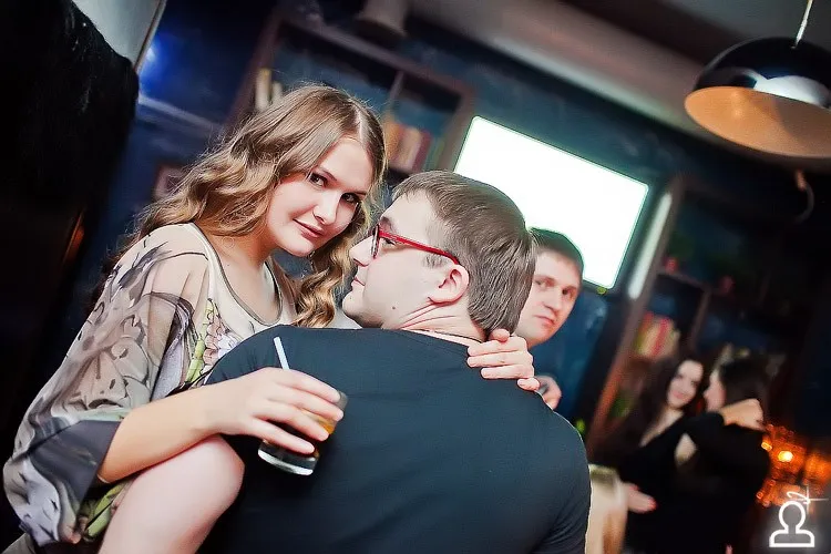 Танцы на барной стойке