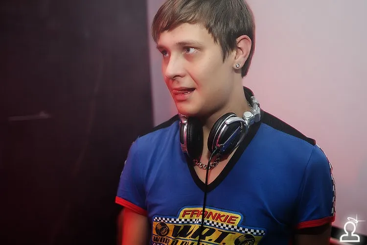 Открытие / Swanky Tunes