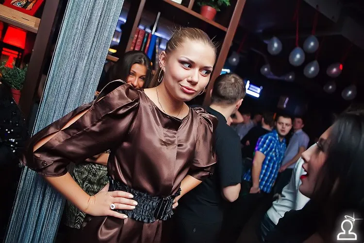 Танцы на барной стойке