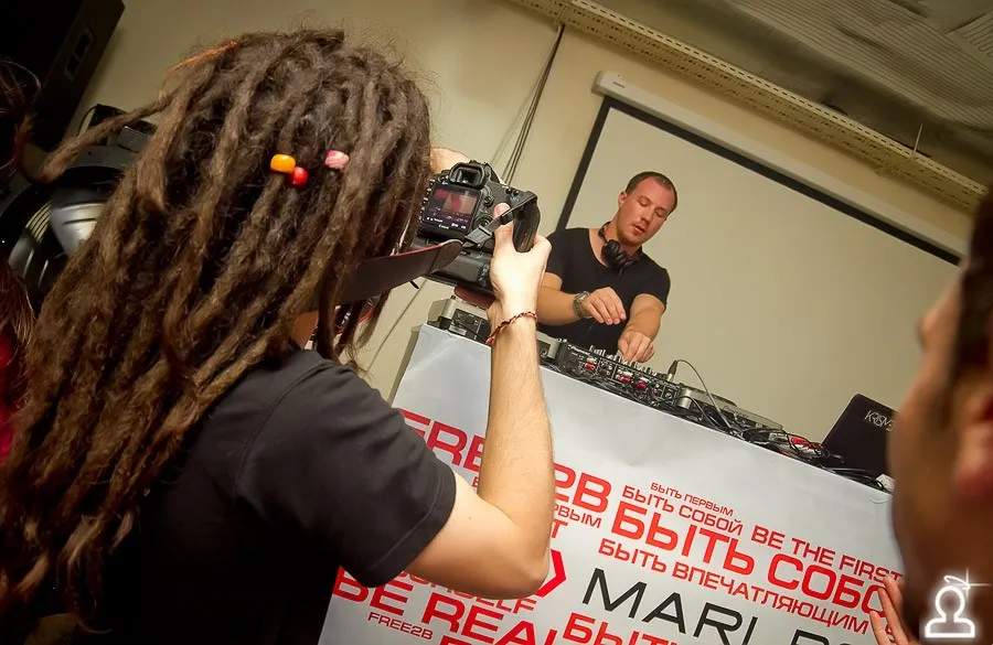 Kris Menace (France) / Re_Play
