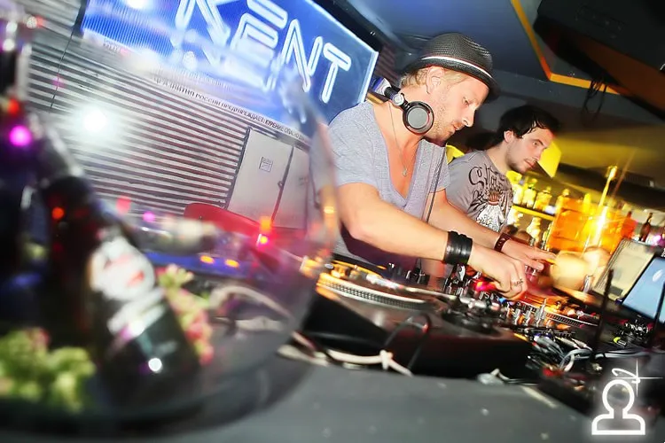 MILLER SUMMER PARTY 2 / MARKUS WINTER
