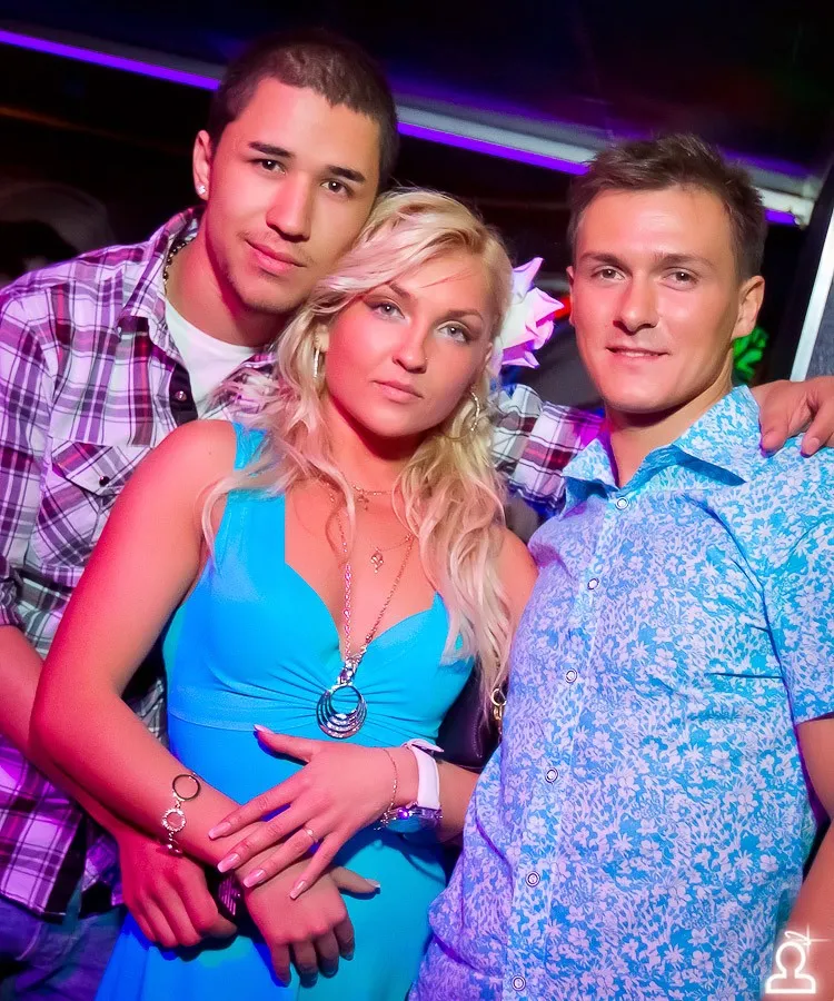 SHAKE IT PARTY