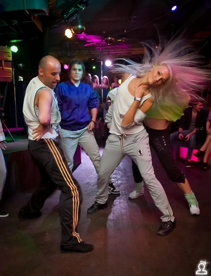 Shake it party: Соседи
