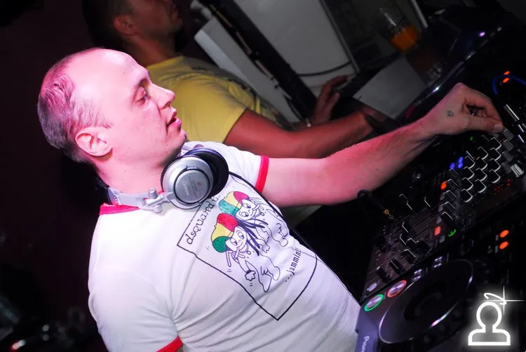 HARD ROCK SOFA LIVE & Dj SET