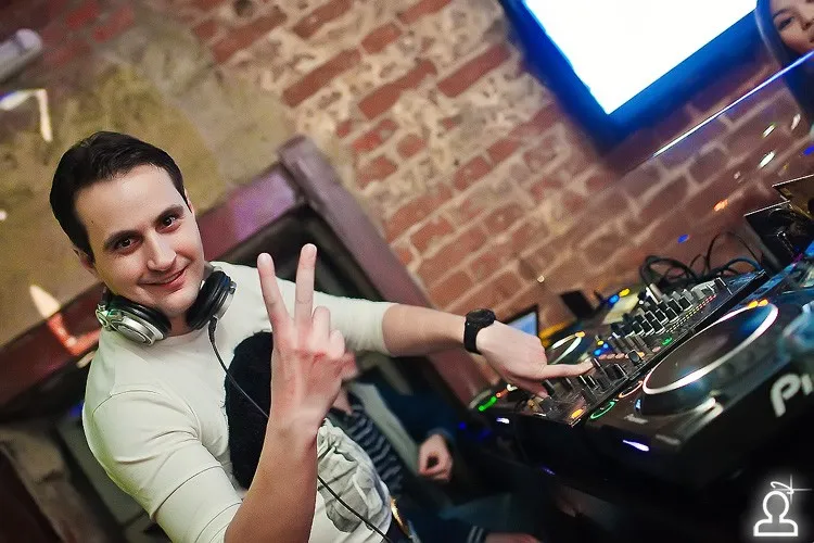 Горит Олимпийский огонь золотой / DJ Дан