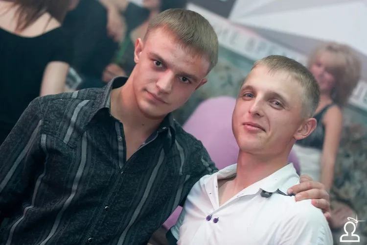 Уно моменто