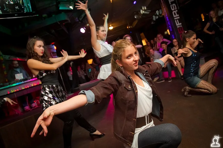 Shake it party: Соседи
