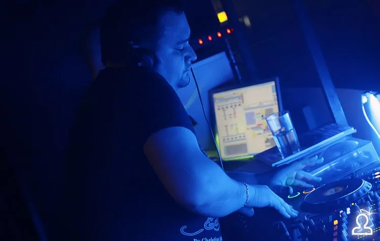 DJ RENAT