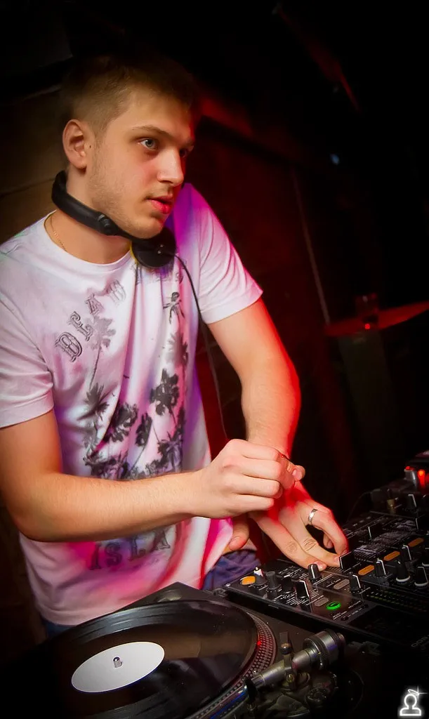ONE STEP – DUBSTEP