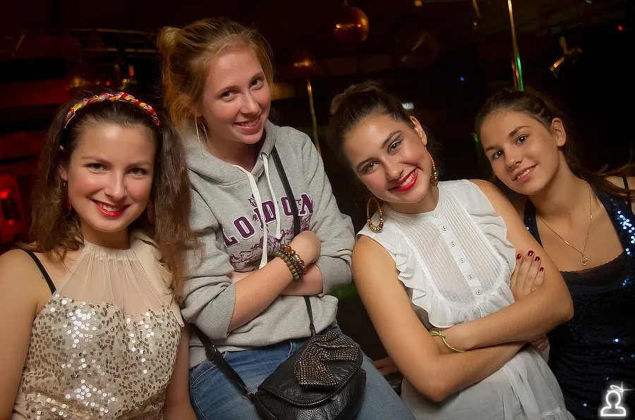 Shake it party: Соседи