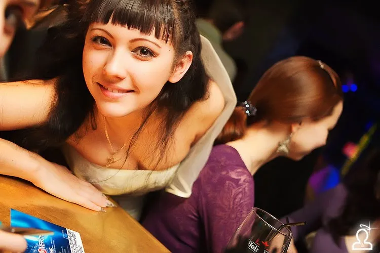 DJ SHE