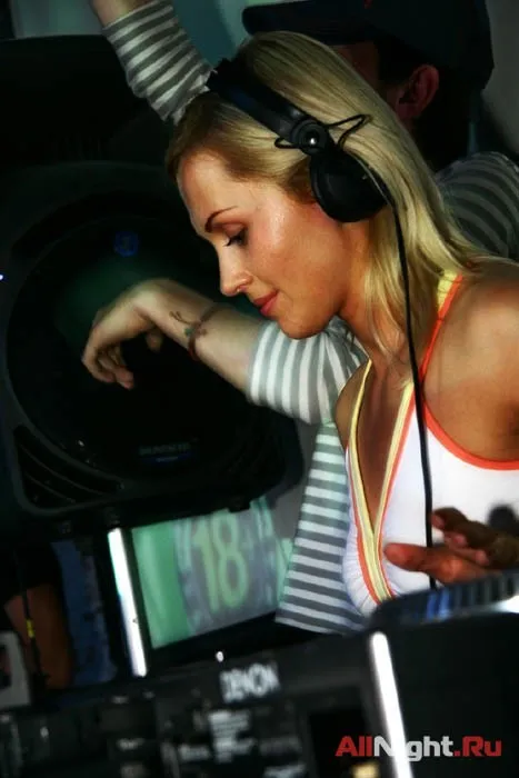 Winston Clubbin’ Clouds (Dj Asya)