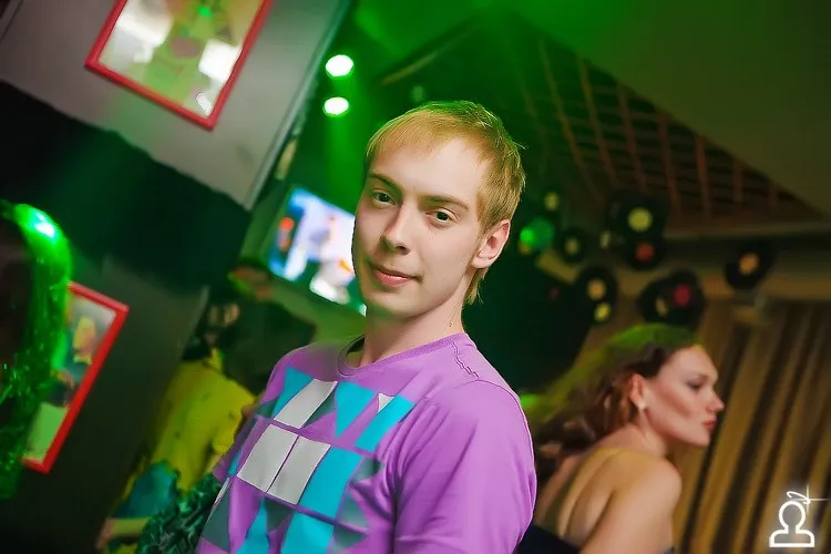 Танцы на барной стойке