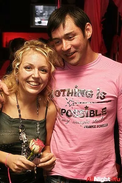 Pink Party, Блондинки в Розовом