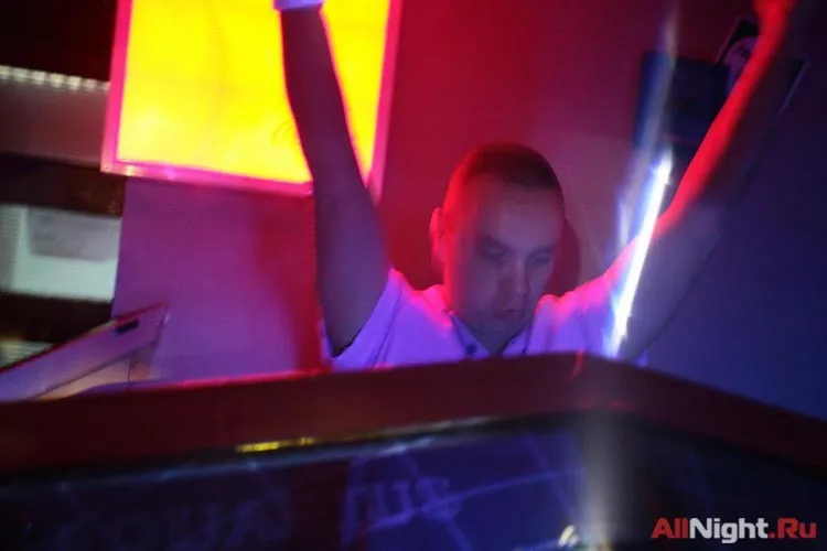 И повторится все, как встарь: Аптека, улица, Dj Фонарь