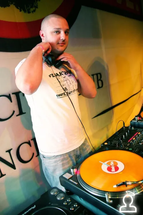 Dj Cross
