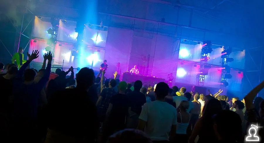 AERODROM: RAVE TERMINAL