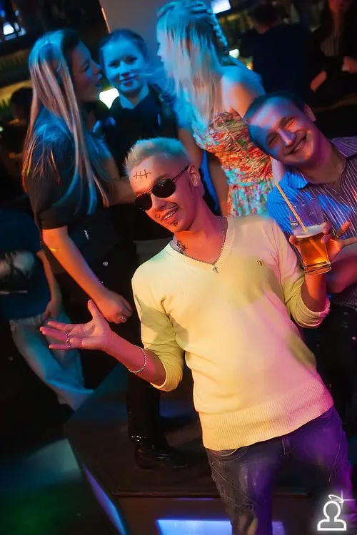 На усах