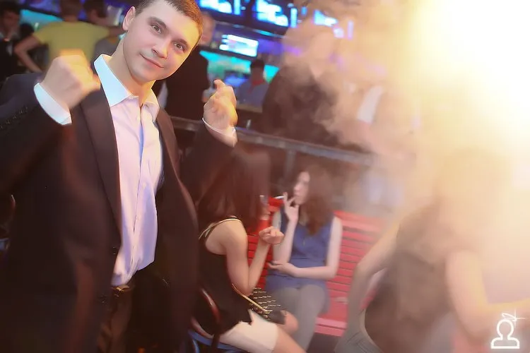 Staff party: антибармен июня