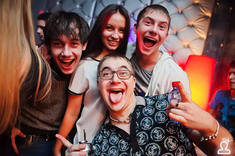 Танцы на барной стойке
