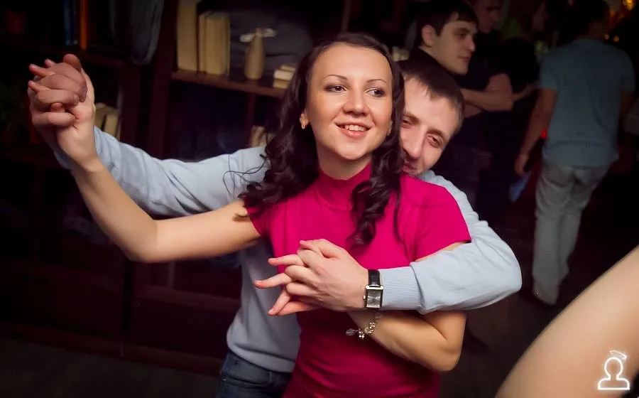 Танцы на барной стойке